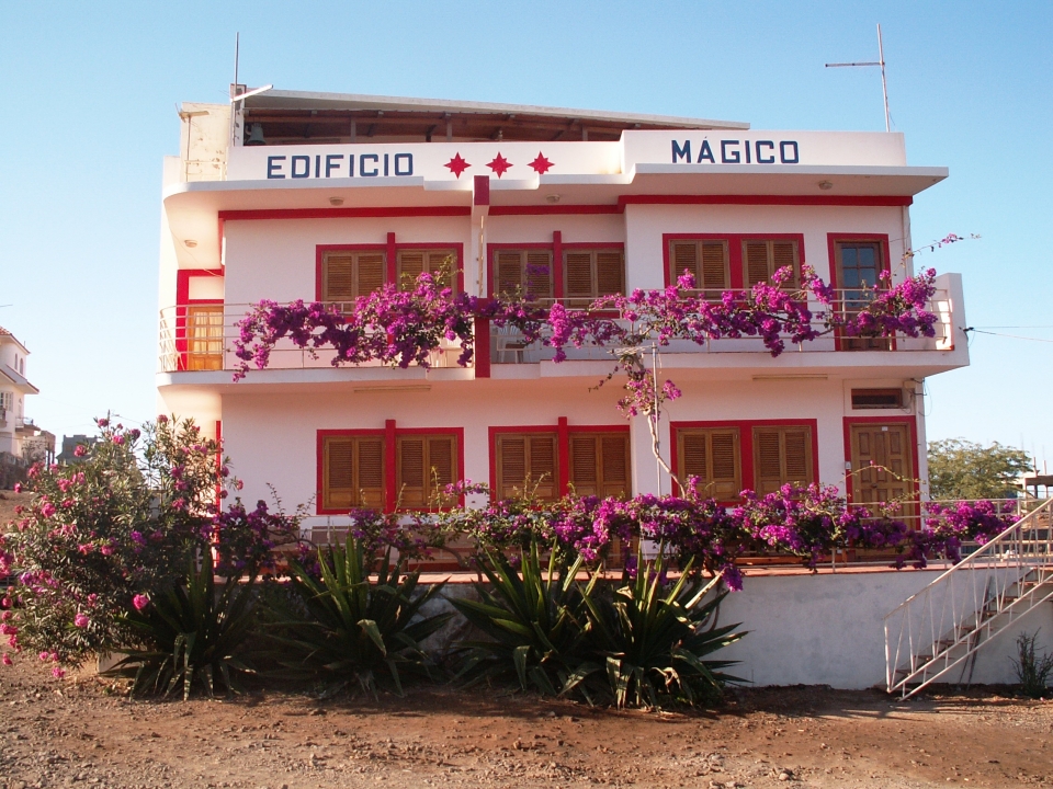 " APART-HOTEL EDIFICIO MAGICO"  per un soggiorno magico in un'isola magica con un clima magico. /  para uma estada mágica em uma ilha mágica com uma atmosfera mágica    -    TARRAFAL - SAO NICOLAU - CAPO VERDE