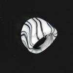 anello tigrato bianco nero